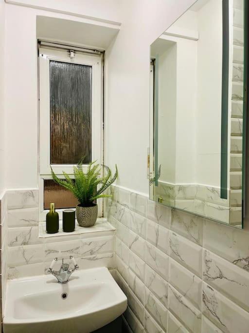 2bd Canarywharf Mile End Private Balcony Free Parking Апартаменты Лондон
