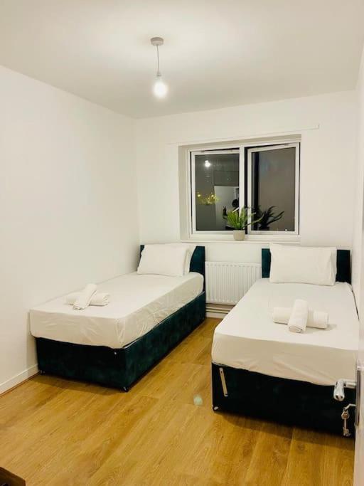2bd Canarywharf Mile End Private Balcony Free Parking Апартаменты