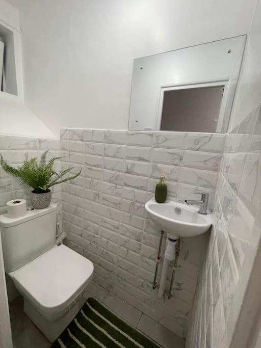 2bd Canarywharf Mile End Private Balcony Free Parking Апартаменты *