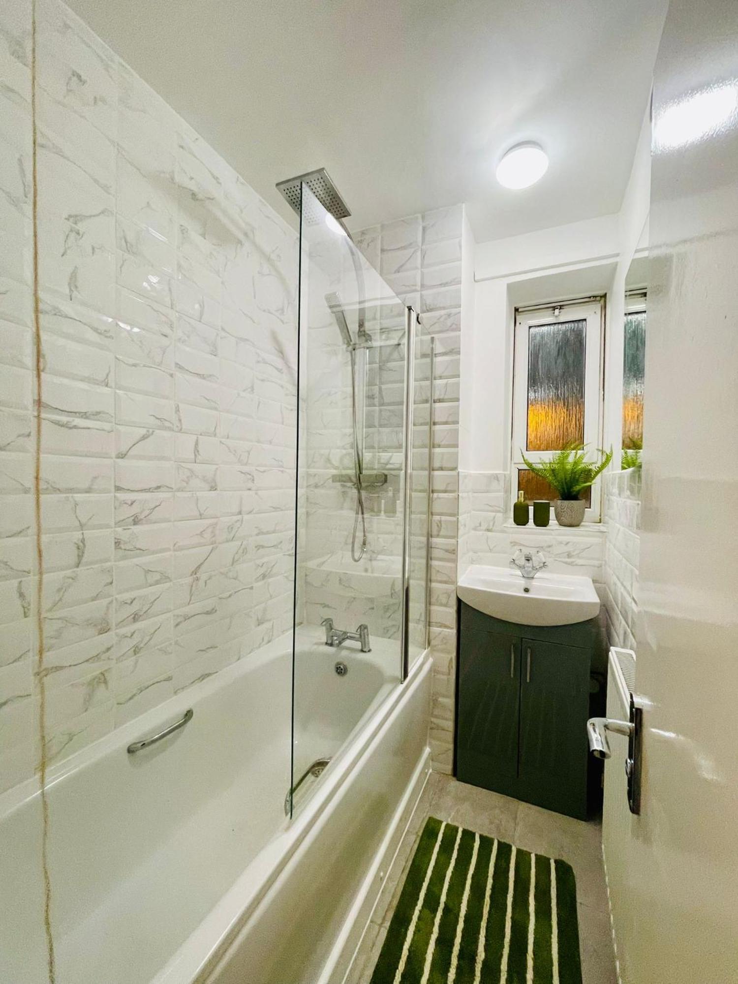 2bd Canarywharf Mile End Private Balcony Free Parking Апартаменты *