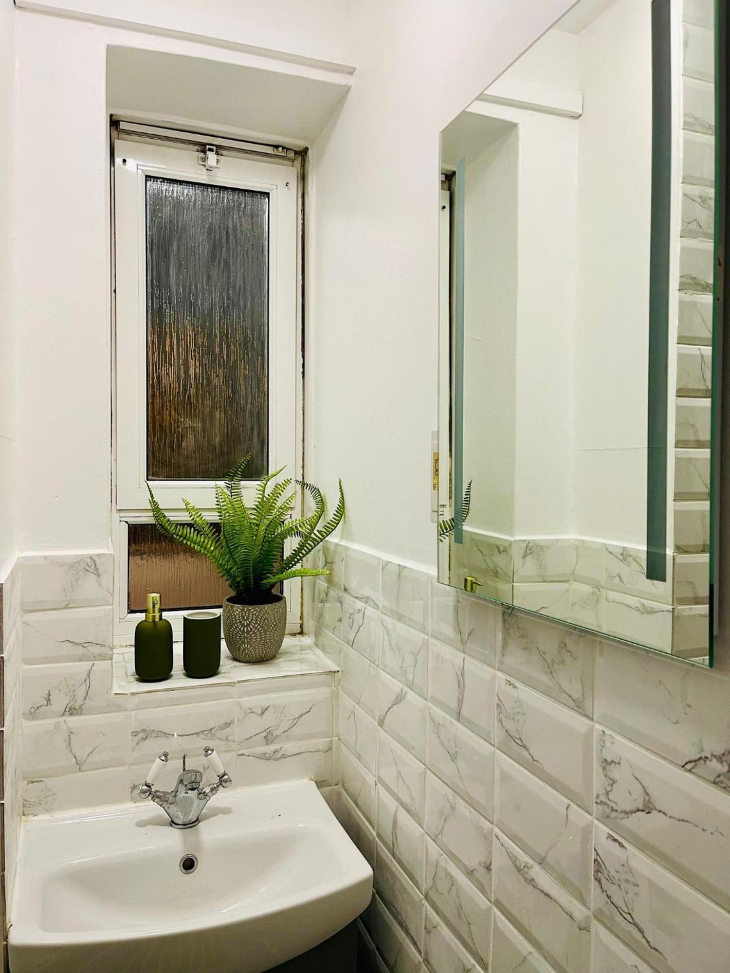 Апартаменты 2bd Canarywharf Mile End Private Balcony Free Parking *