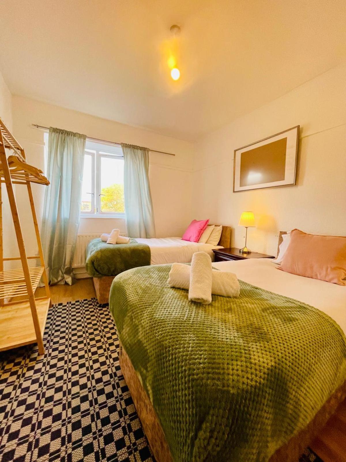 2bd Canarywharf Mile End Private Balcony Free Parking Апартаменты