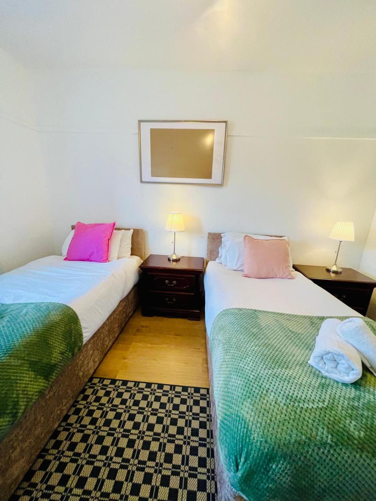 Апартаменты 2bd Canarywharf Mile End Private Balcony Free Parking Лондон